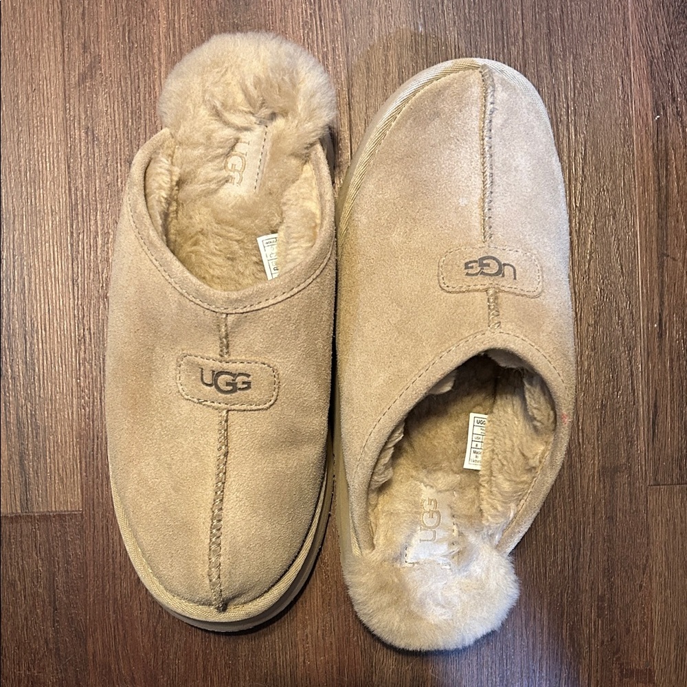 UGG Beige/cream  Suede Platform Slip-On Slippers size 8 GUC women’s
